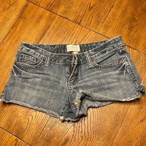 Junior/womens Aeropostale shorts. Size 3/4. Super short. Distressed detail. EUC